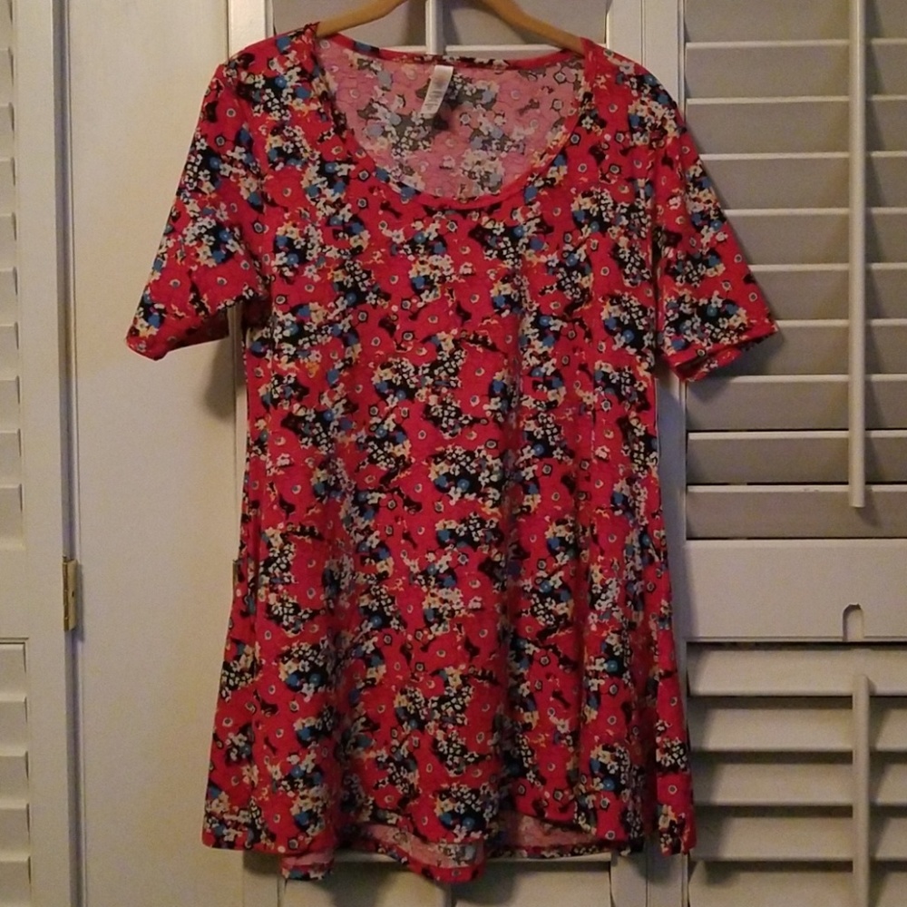 NWT Lularoe Perfect Tee - Japanese Floral Pattern